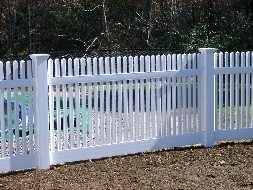 4 foot tall classic picket vinyl fence with flat top