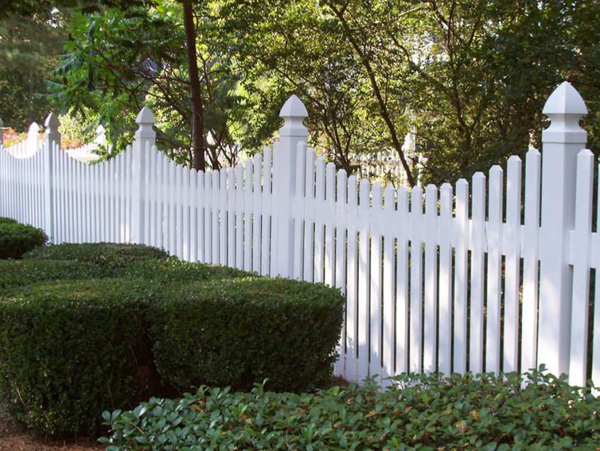 4 foot tall vinyl classic picket fence with dip top and gothic post caps