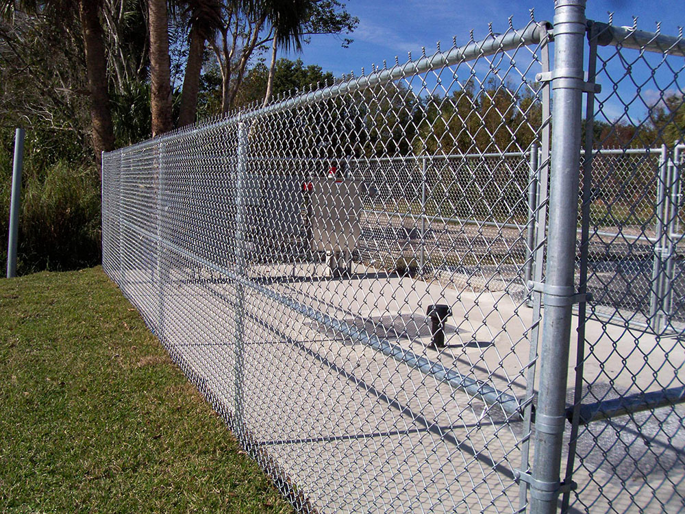 Chain Link Fences: What They Are, Prices, Installation ...